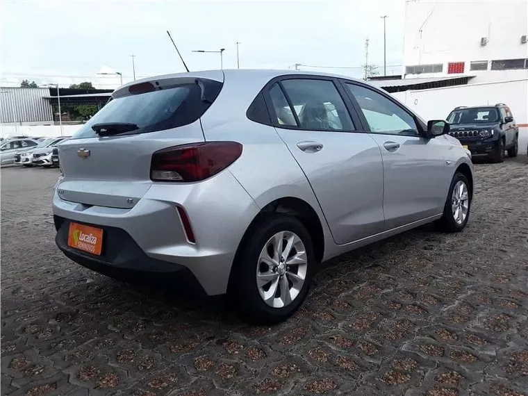 Chevrolet Onix Prata 3