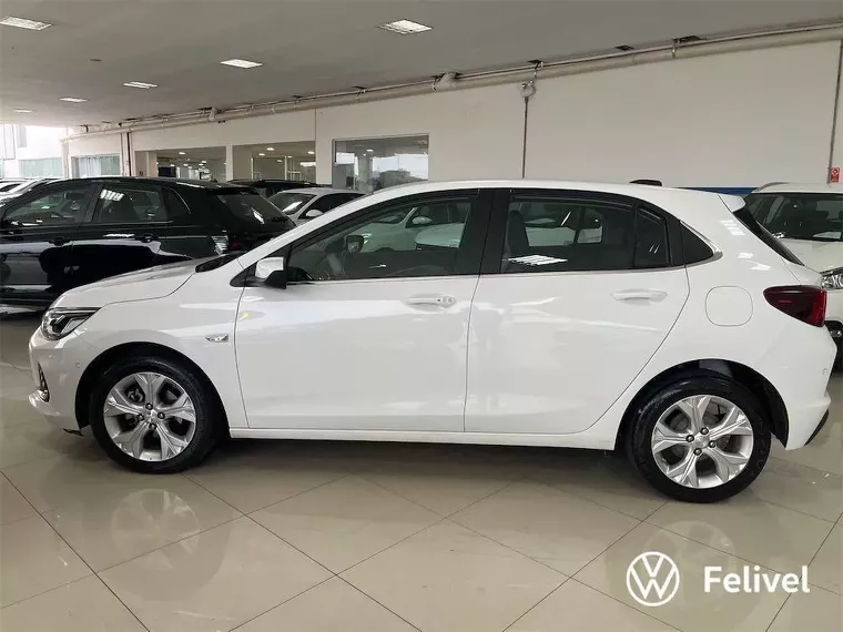 Chevrolet Onix Branco 1