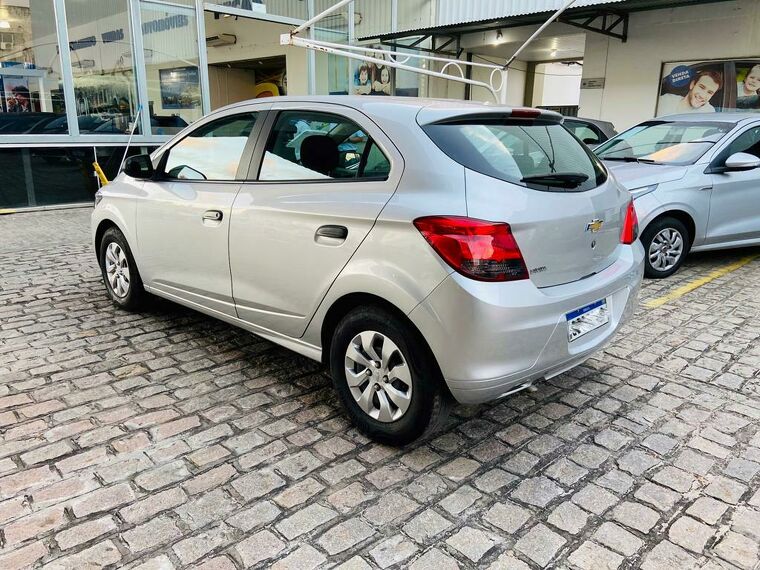 Chevrolet Onix Prata 2