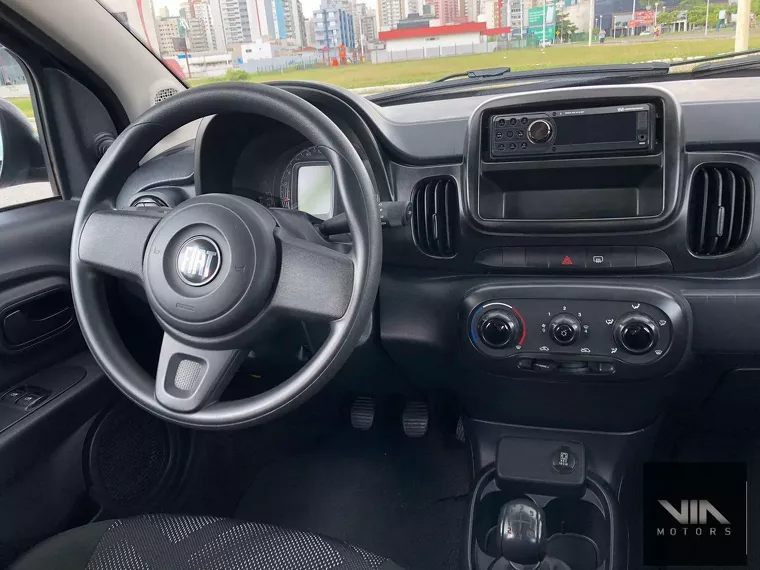 Fiat Mobi Cinza 3