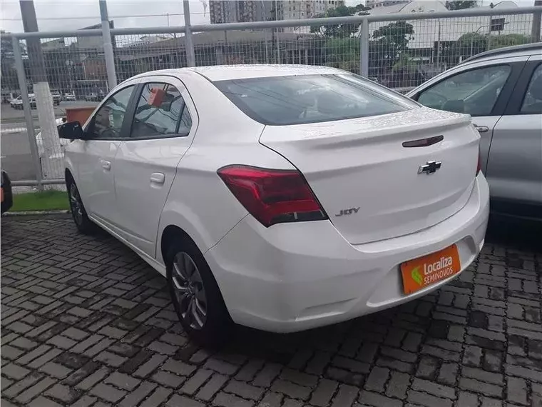 Chevrolet Onix Branco 2