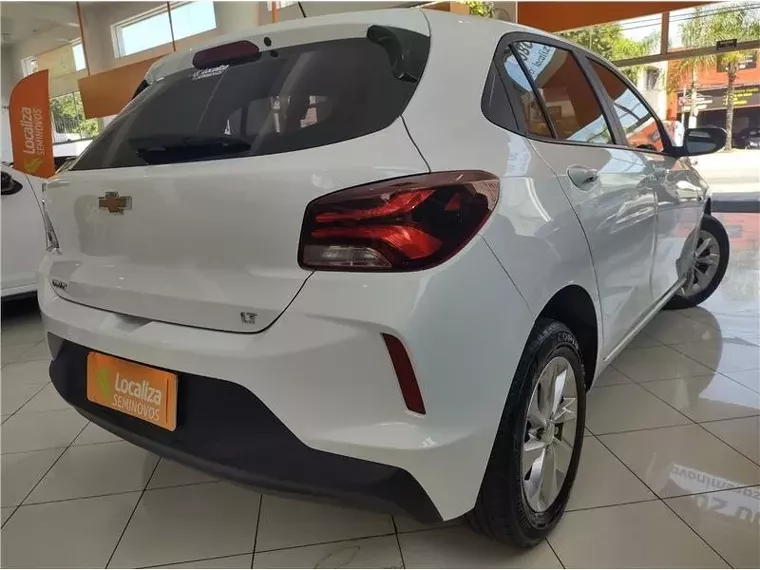 Chevrolet Onix Branco 13