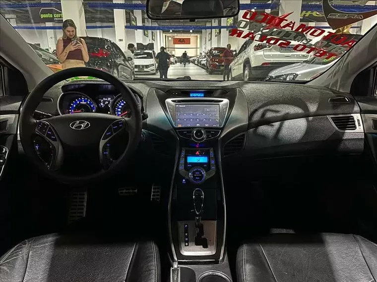 Hyundai Elantra Preto 3