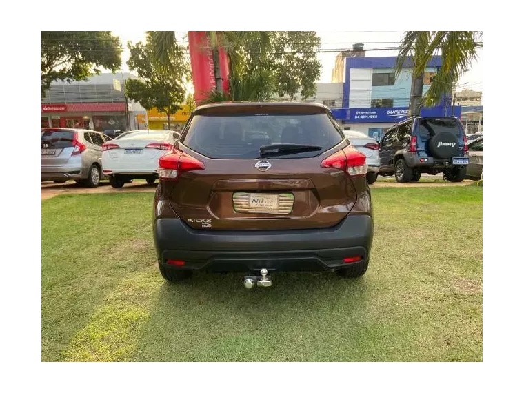 Nissan Kicks Marrom 9