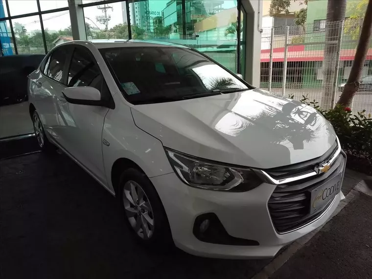 Chevrolet Onix Branco 9