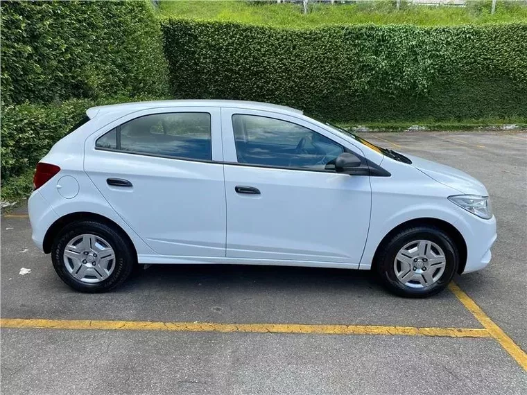 Chevrolet Onix Branco 8