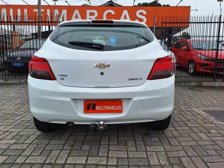 Chevrolet Onix Branco 6