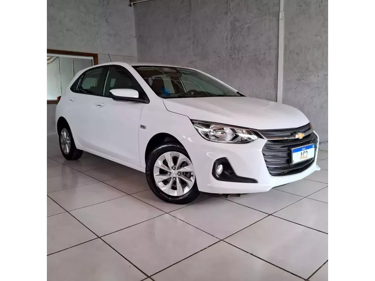 Chevrolet Onix Branco 4