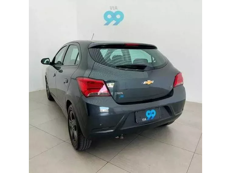 Chevrolet Onix Cinza 4