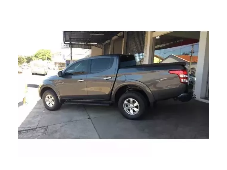 Mitsubishi L200 Triton Cinza 8