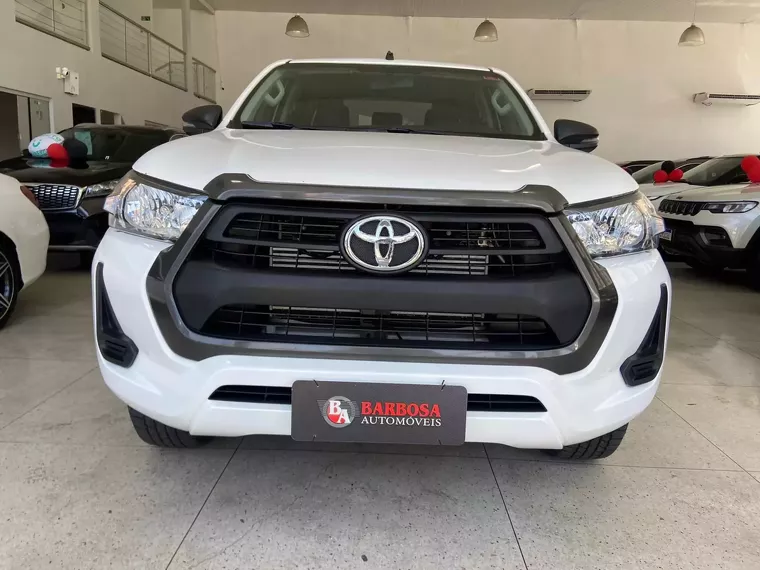 Toyota Hilux Branco 13