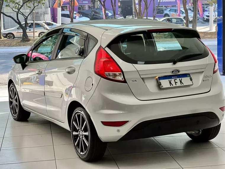 Ford Fiesta Prata 2