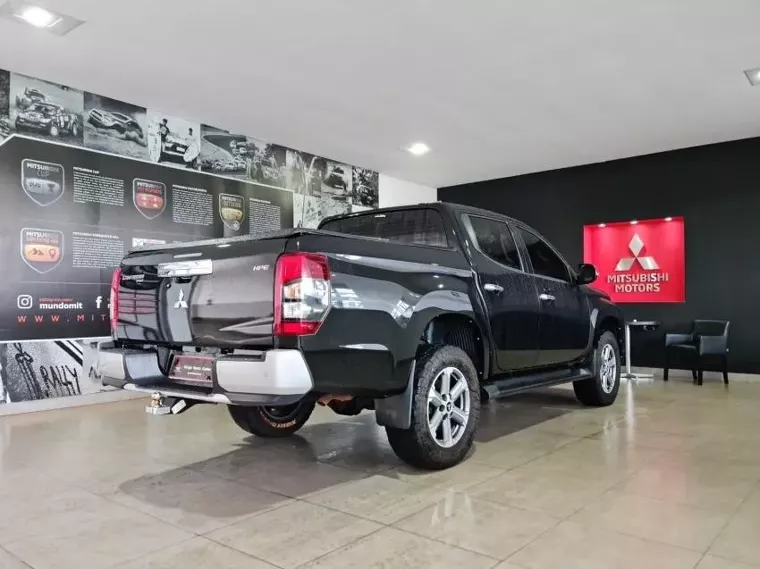 Mitsubishi L200 Triton Preto 2