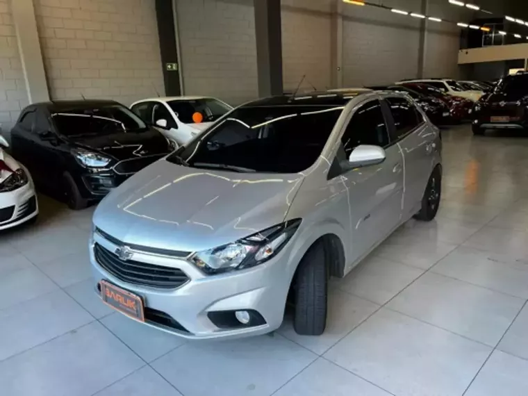 Chevrolet Onix Prata 5