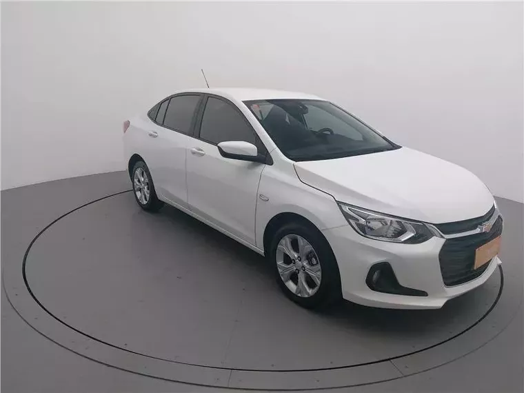 Chevrolet Onix Branco 12