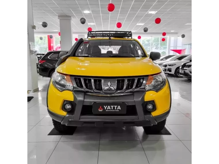 Mitsubishi L200 Triton Amarelo 4