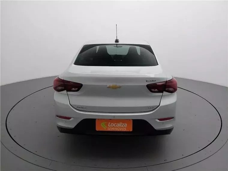 Chevrolet Onix Prata 5