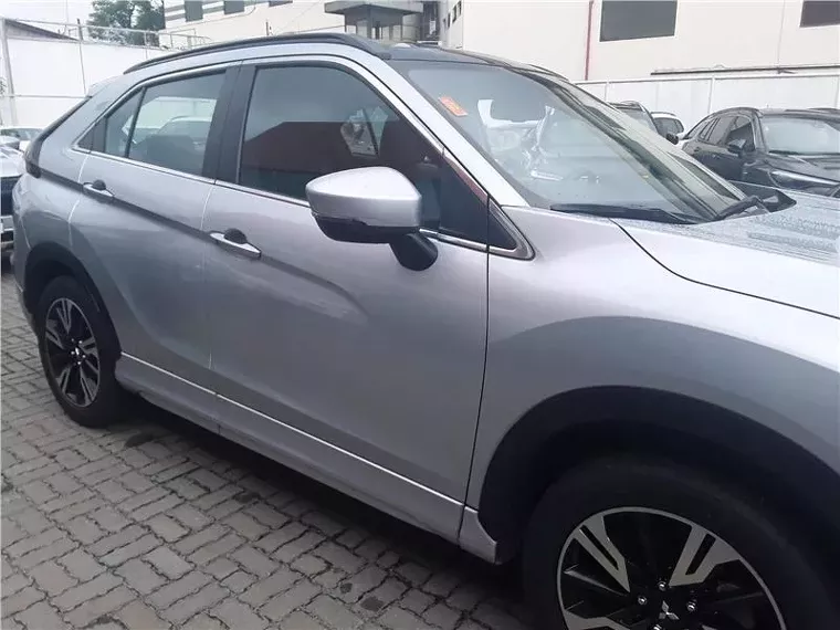 Mitsubishi Eclipse Cross Prata 9