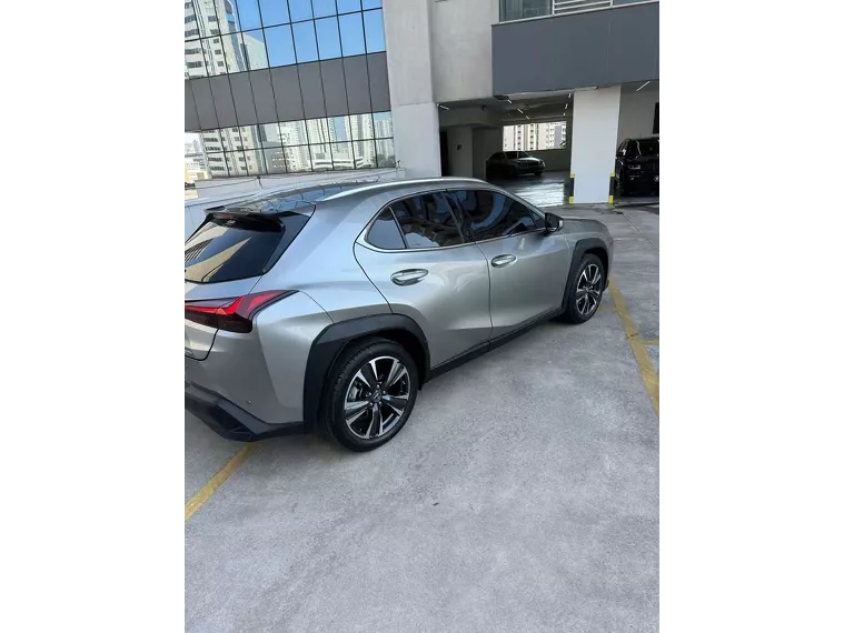 Lexus UX 250H Cinza 3