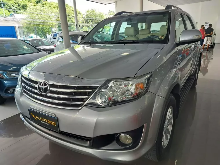 Toyota Hilux SW4 Prata 12