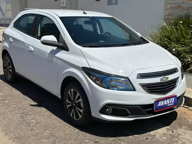 Chevrolet Onix Branco 6