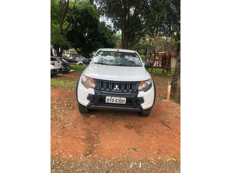 Mitsubishi L200 Branco 3