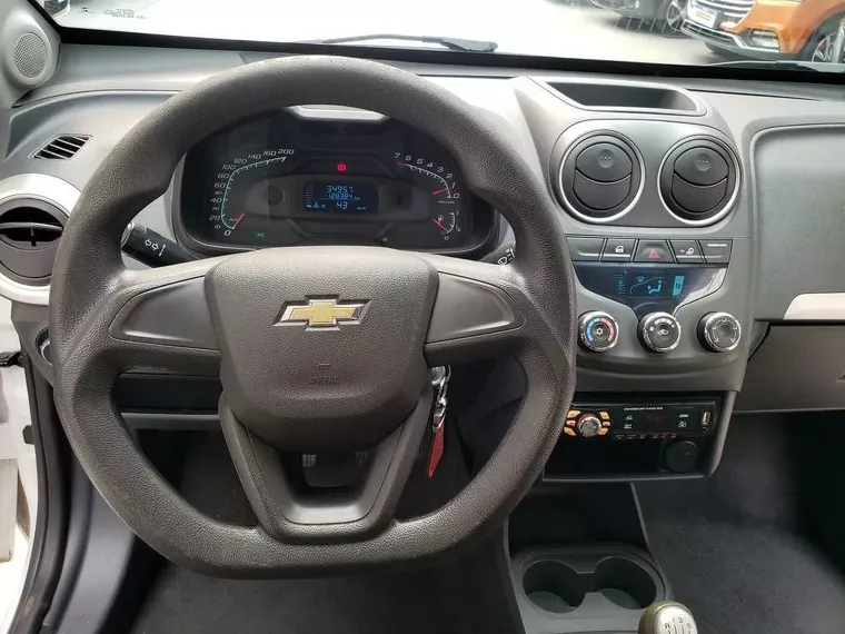 Chevrolet Montana Branco 14