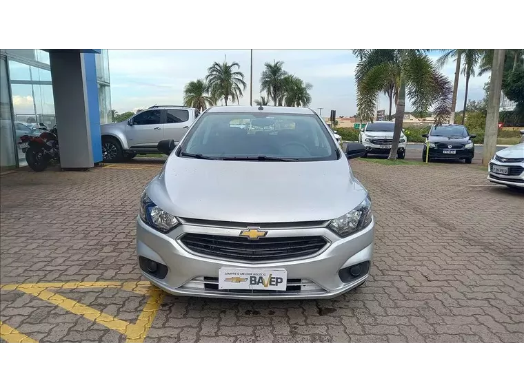 Chevrolet Onix Prata 4