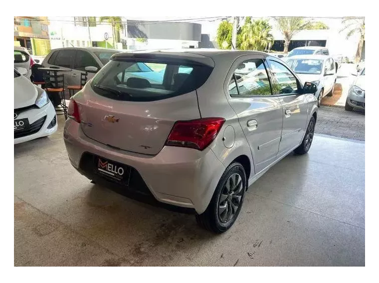 Chevrolet Onix Prata 2