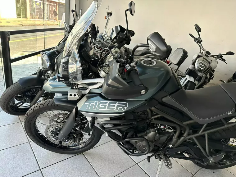 Triumph Tiger 800 Verde 1