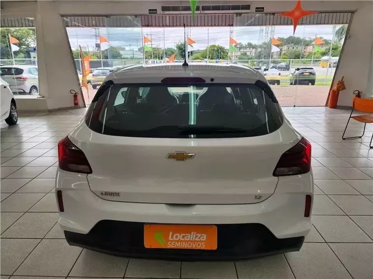 Chevrolet Onix Branco 2