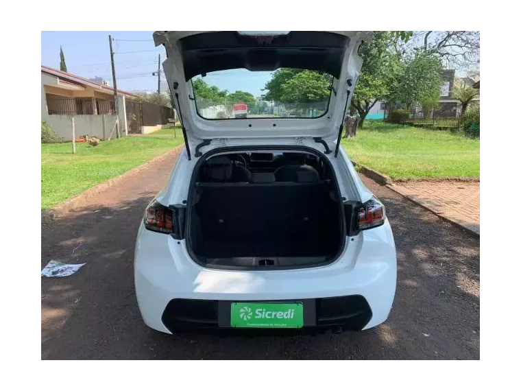 Peugeot 208 Branco 15