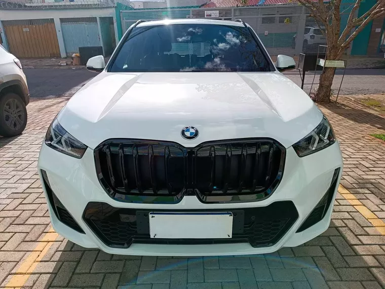 BMW X1 Branco 26