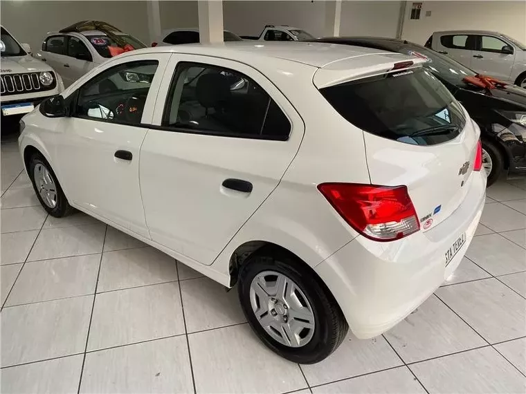 Chevrolet Onix Branco 11