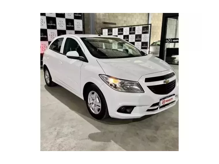 Chevrolet Onix Branco 4