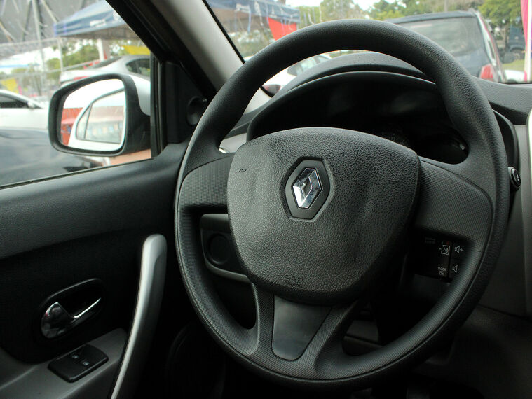 Renault Logan Prata 4