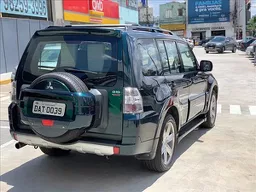 Mitsubishi Pajero Full