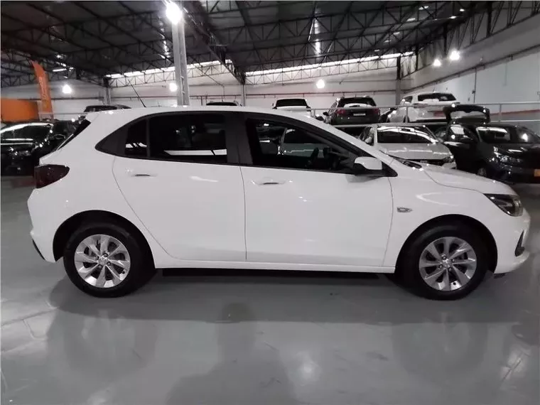 Chevrolet Onix Branco 6