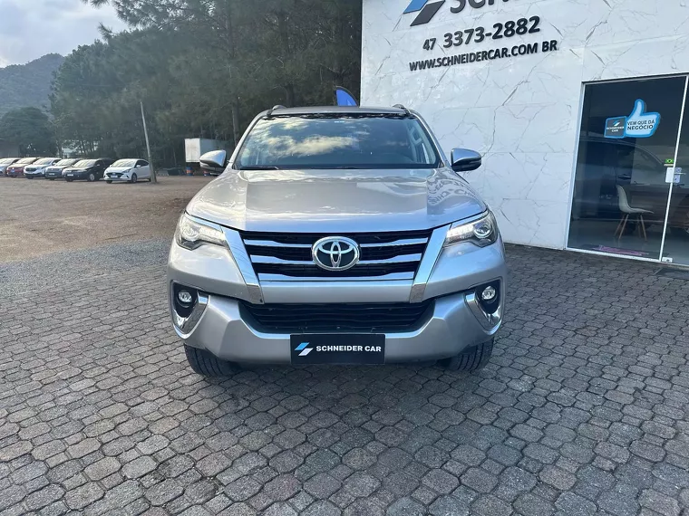 Toyota Hilux SW4 Prata 7