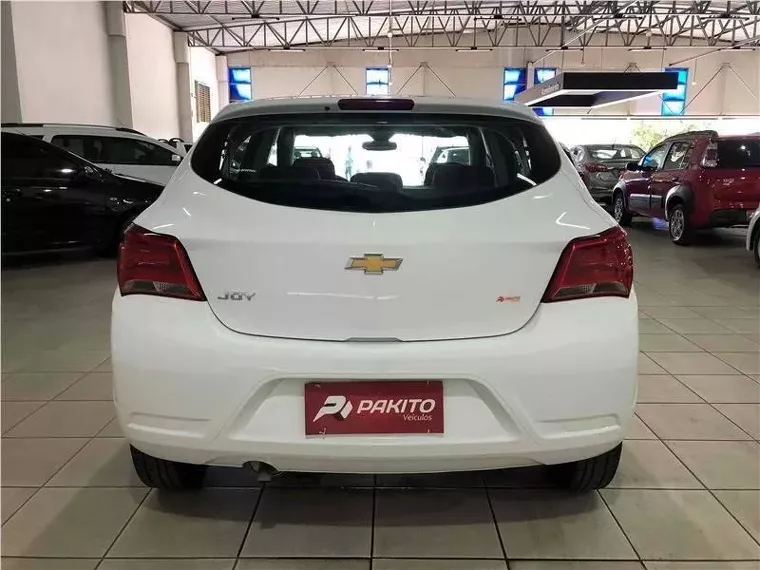 Chevrolet Onix Branco 9