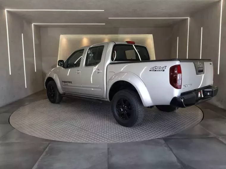 Nissan Frontier Prata 2