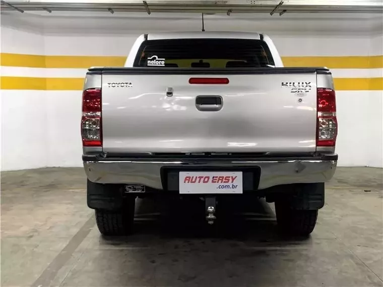 Toyota Hilux Prata 11