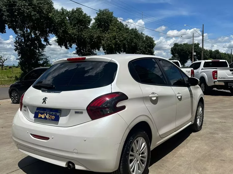 Peugeot 208 Branco 3