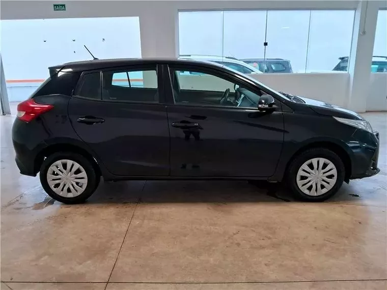 Toyota Yaris Preto 3