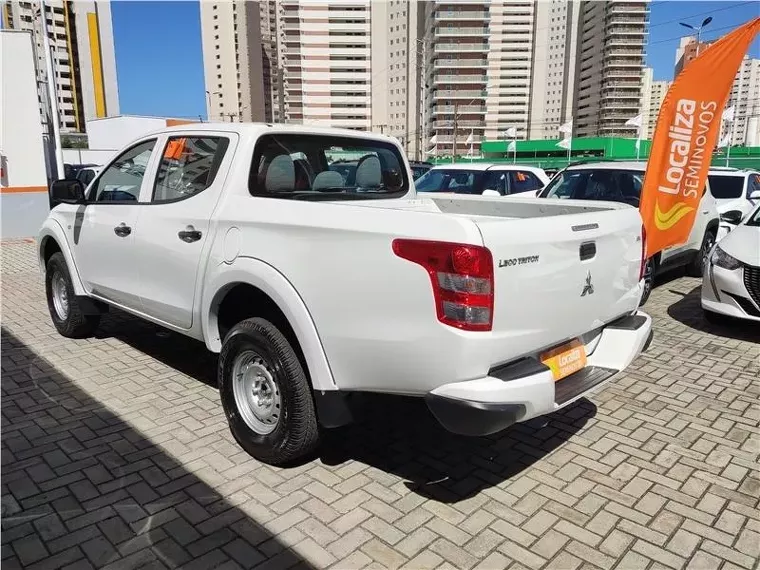 Mitsubishi L200 Triton Branco 11