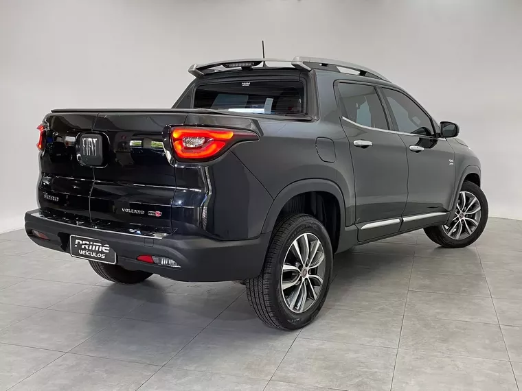 Fiat Toro Preto 18