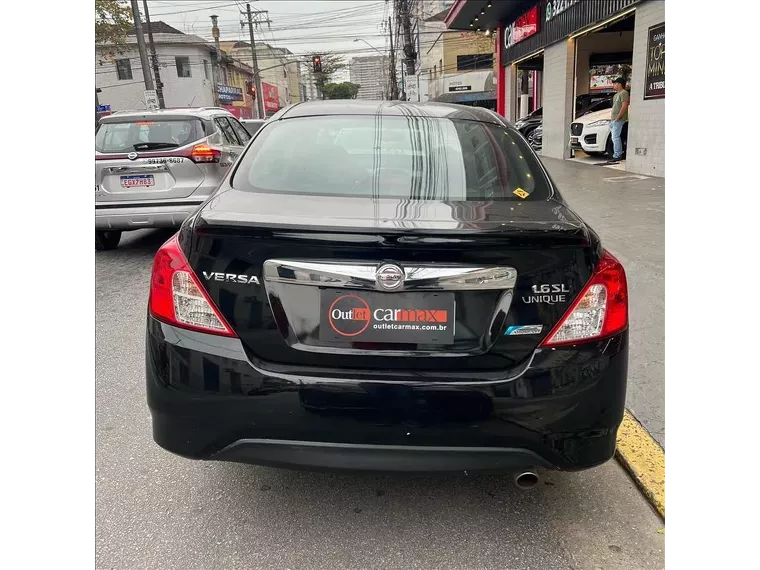 Nissan Versa Preto 15