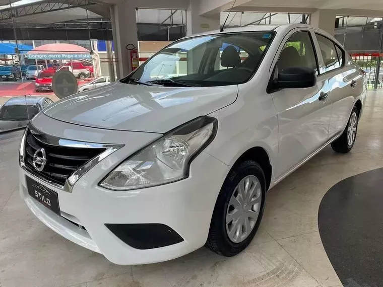 Nissan Versa Branco 4