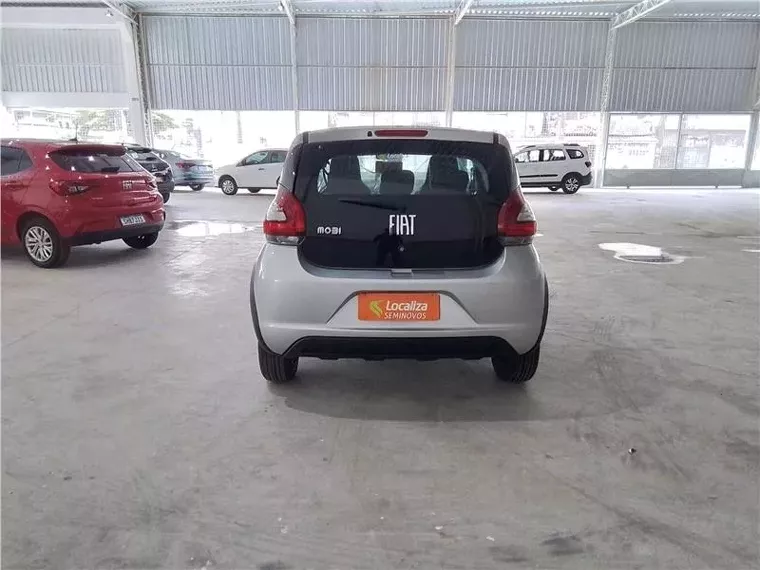 Fiat Mobi Prata 5