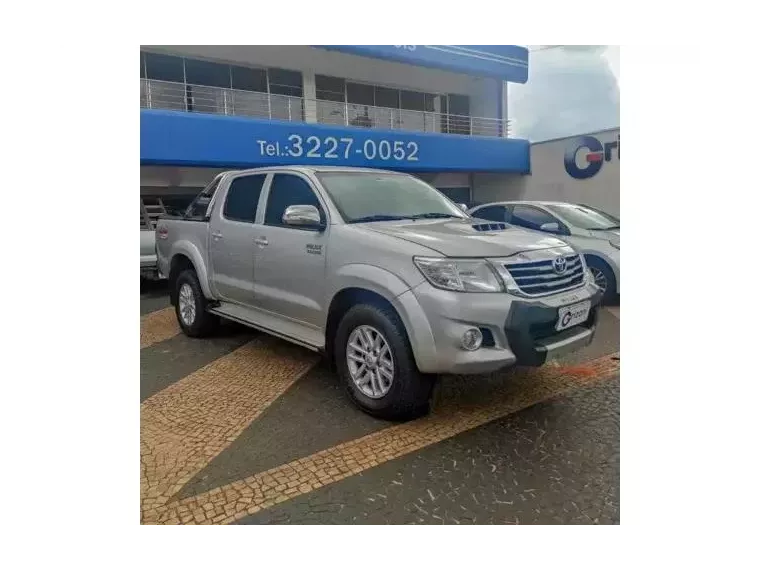 Toyota Hilux Prata 8